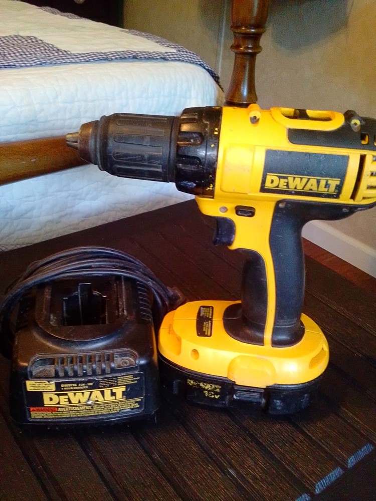 DeWalt DC720 18V Cordless Drill Driver with Battery Charger Tested Working  