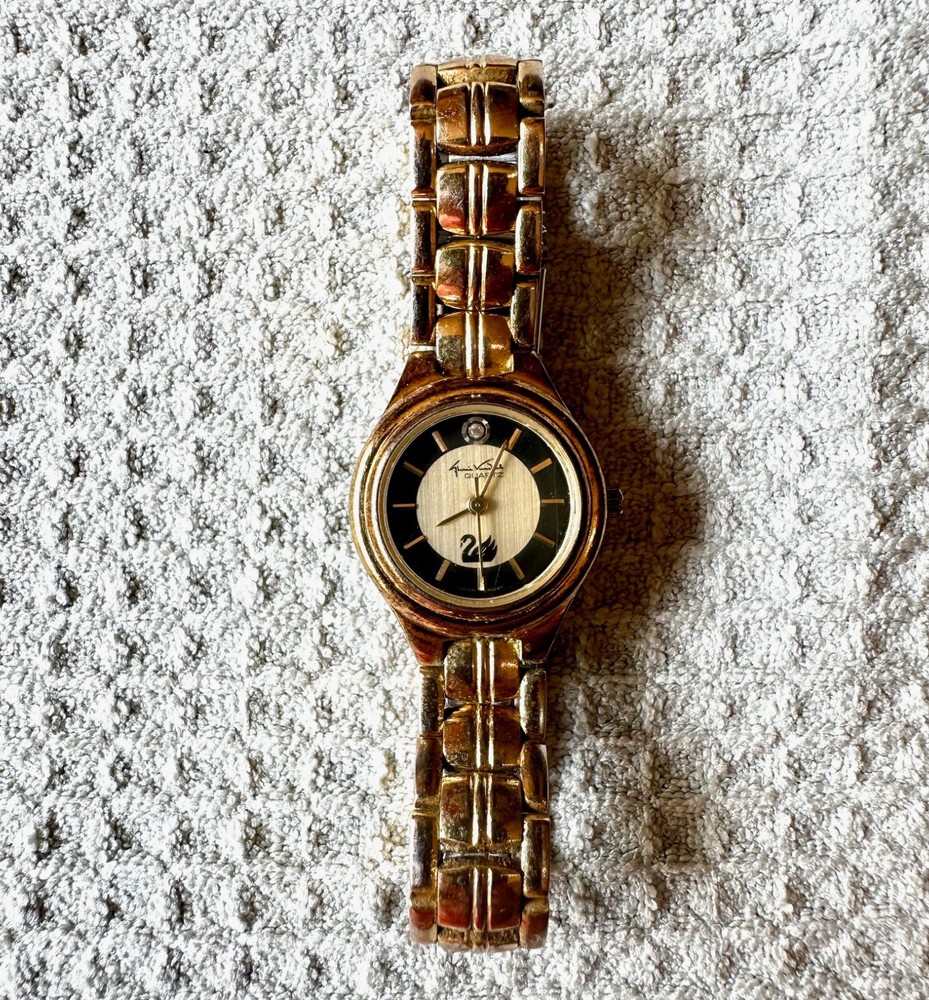 Gloria Vanderbilt WATCH ~ Gold Tone ~ Women's watch