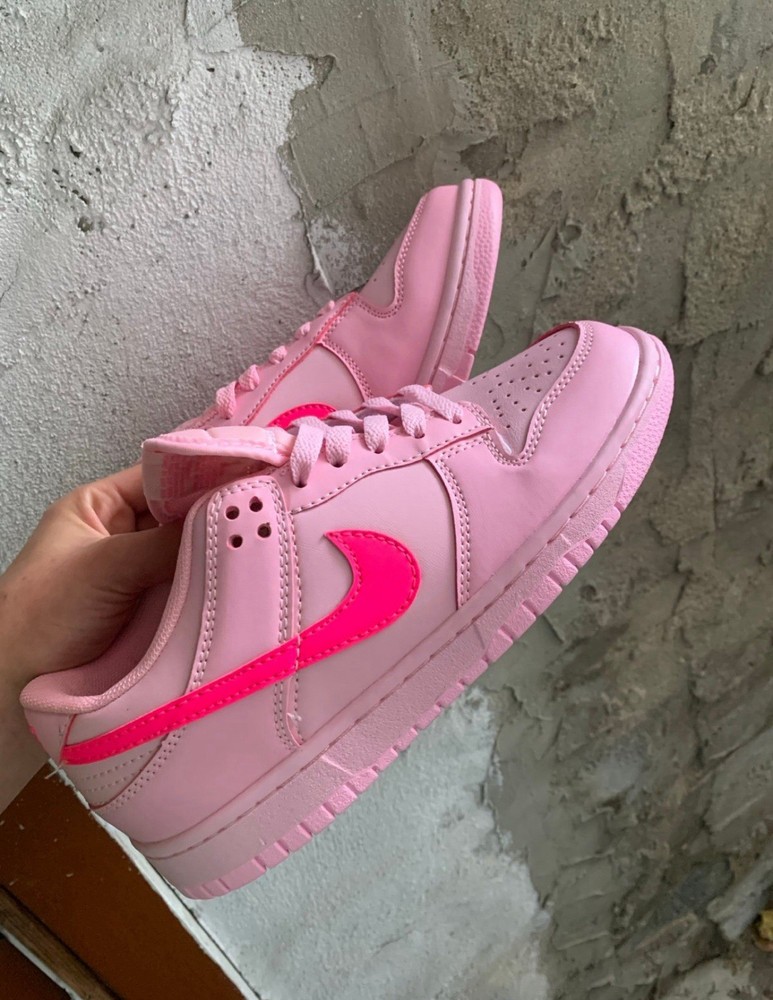 Nike Triple Pink Sneakers 6.5 Women’s