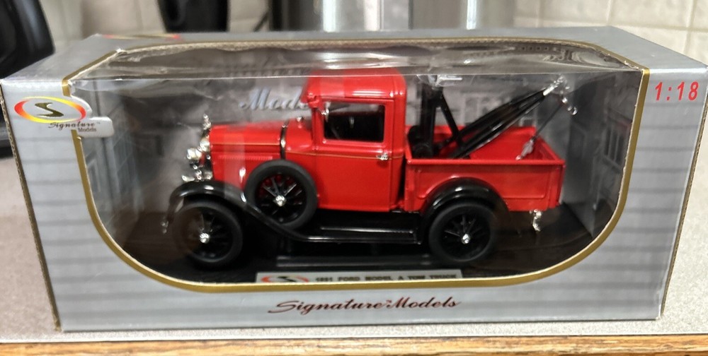 1931 Ford Model A Tow Truck Signature Model 1:18 Die Cast