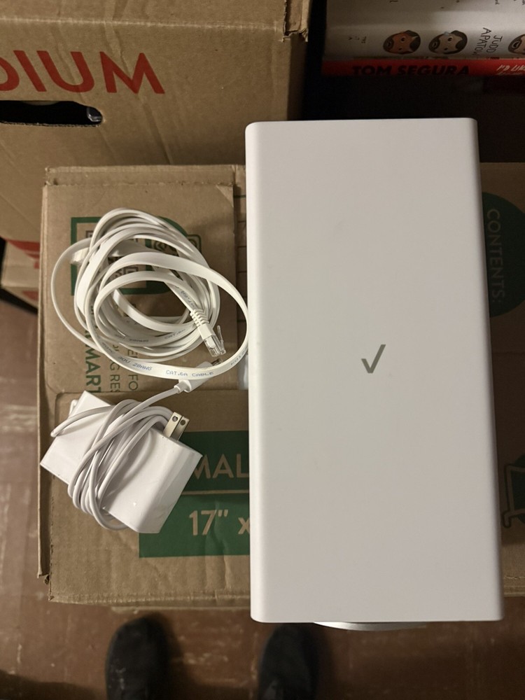 Verizon CR1000A 1000 Mbps 3 Port Wireless Router - White
