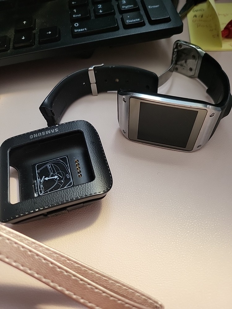 Samsung Galaxy Gear S SM-R750T Curved Smart Watch Compatible for Parts or Repair