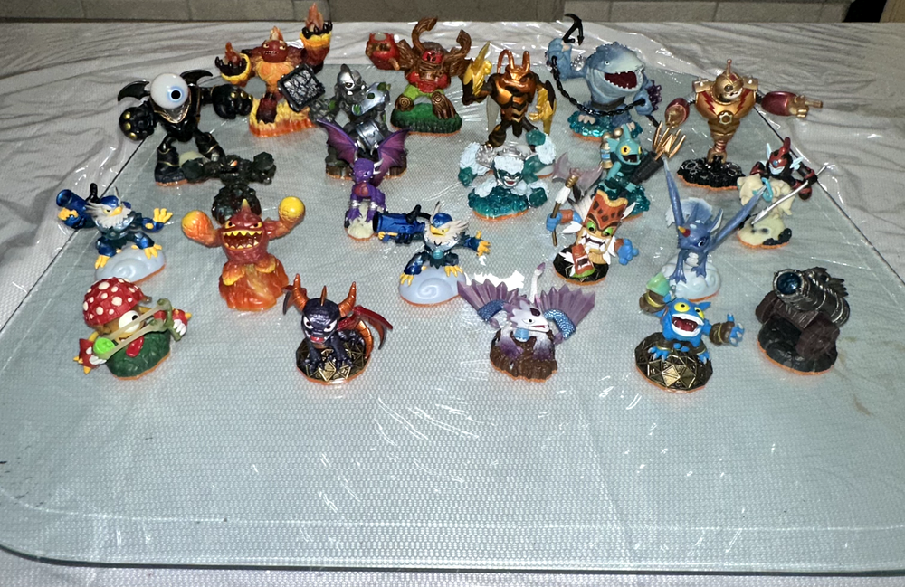 Skylanders Lot of 22