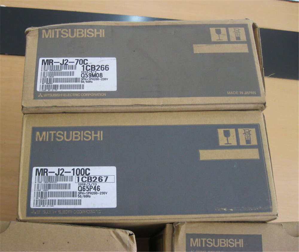 1PC   MR-J2-70C Servo Driver MRJ270C Amplifier Motor Control New In Box #A6-37