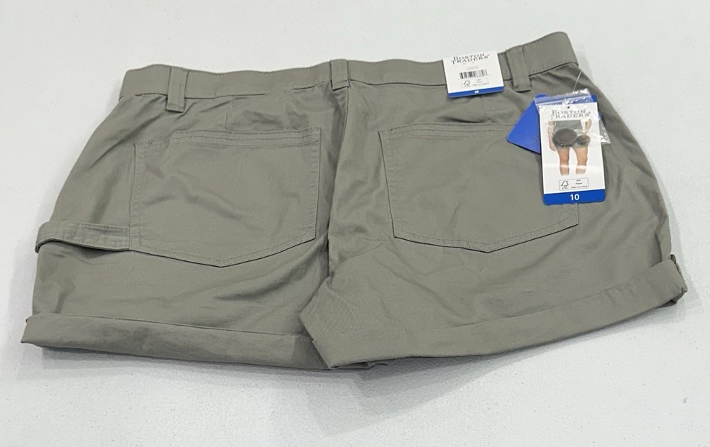 Boston Traders Women's Roll Cuff Shorts, Green, Size 10