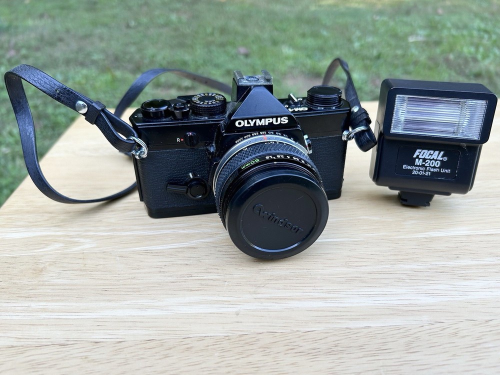 VTG Olympus OM-1 35 MM Camera W/ 50 MM Lens & M-200 Flash UNTESTED SHUTTER WORKS