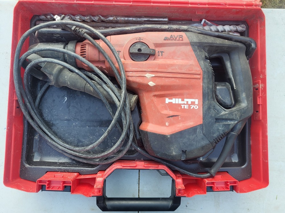 Hilti TE70 ATC AVR Corded Rotary Concrete Hammer Drill in case
