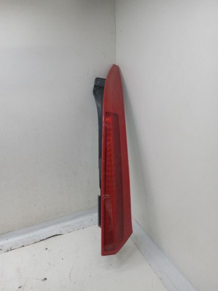 03-06 VOLVO XC90 Passenger Right Upper Tail Light 681705