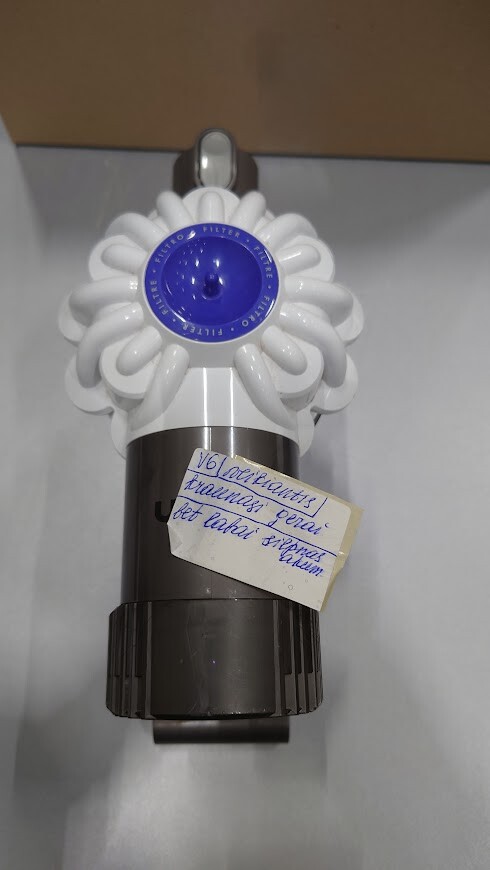 Dyson V6 Cordless Vacuum Used with Weak Battery No Accessories