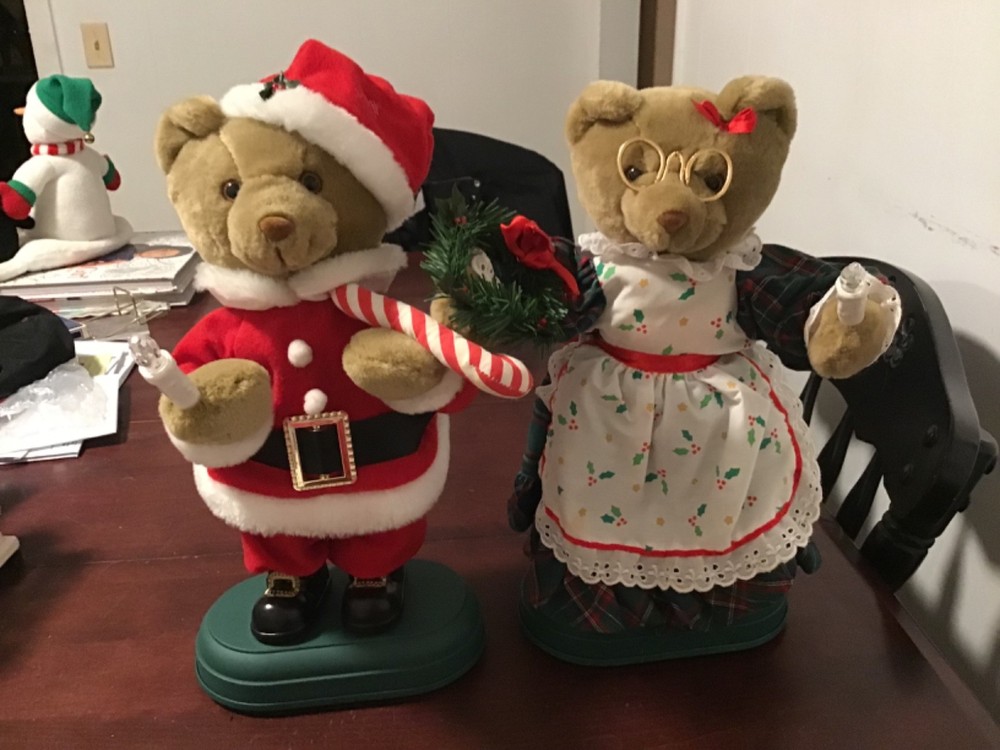 Animated Christmas Bear Couple Mr & Mrs Claus Musical Light-Up Vintage AVON