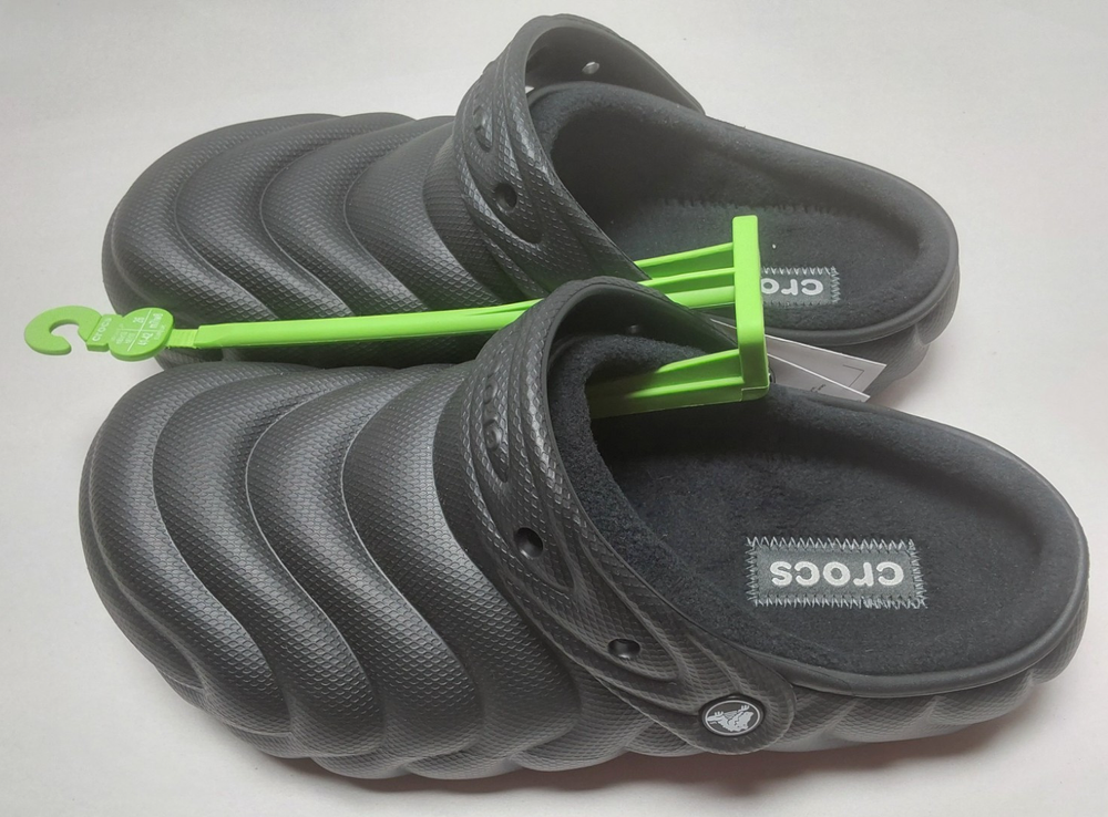 Crocs Classic Lined Overpuff Slip-On Clogs in Black - Mens 8 Womens 10