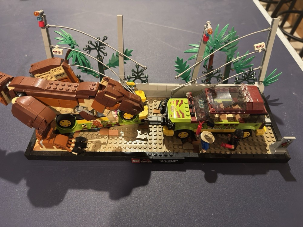 LEGO 76956 Jurassic Park T. Rex Breakout