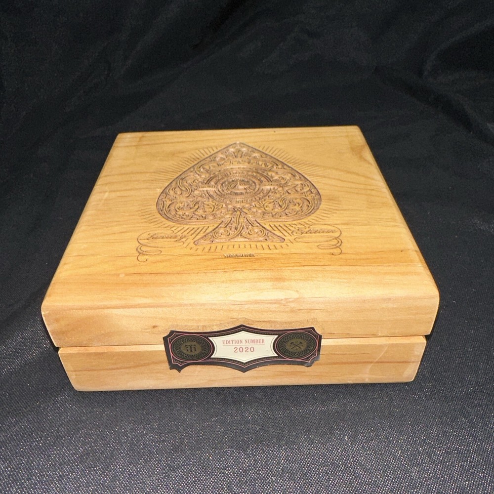 Theory 11 Wooden Box Luxury Edition #2020 Guild Of Artisan With 2 Decks