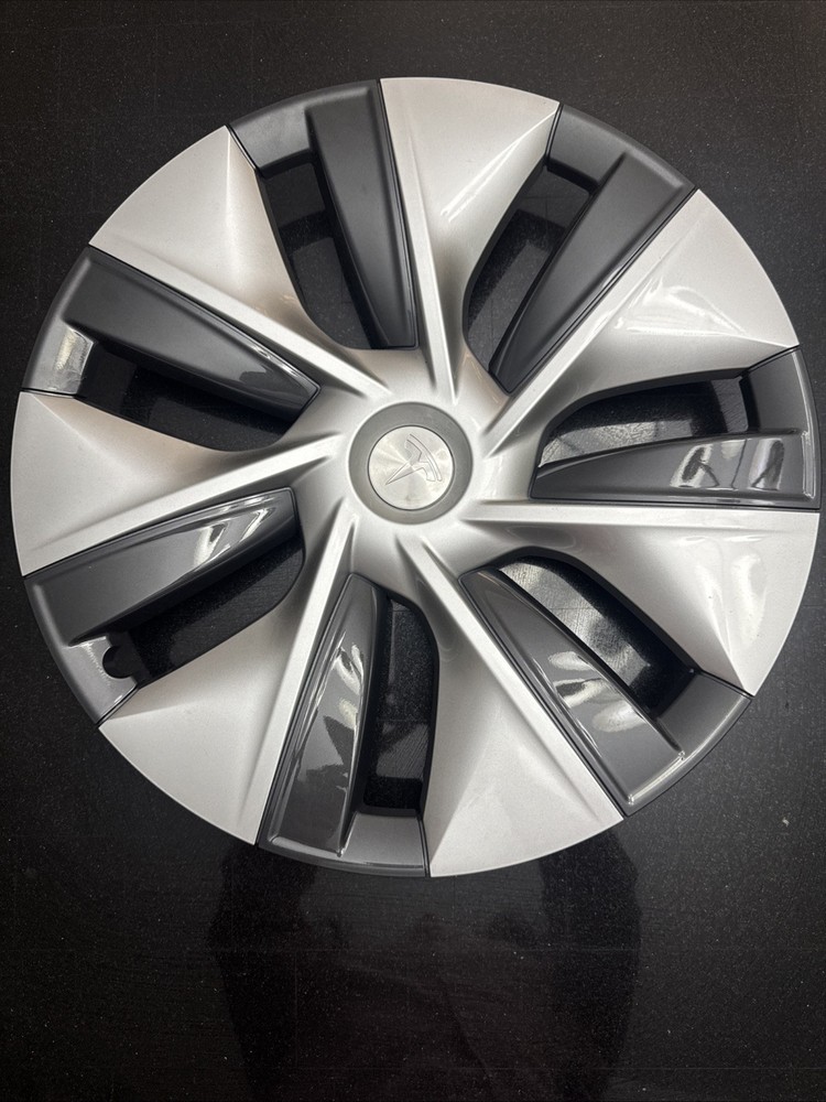 Tesla Model 3/Y 19” OEM Wheel Cover – Good Condition
