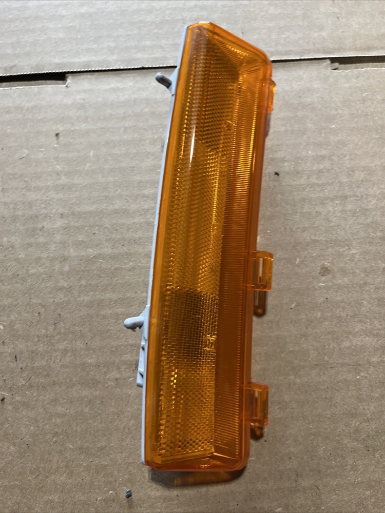 06 08 Nissan 350z Coupe Bumper Side Marker Light 26185AL520 OEM RH