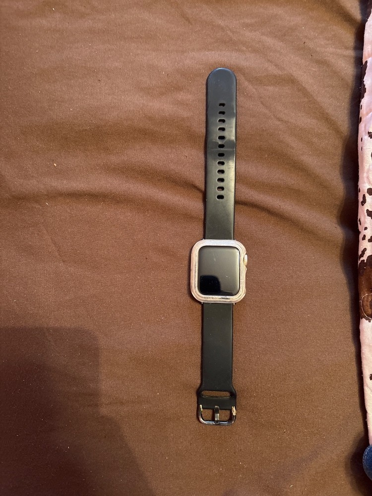 Apple Watch SE 2nd Gen. 40mm Aluminum Case with S/M Sport Band - Starlight (GPS)