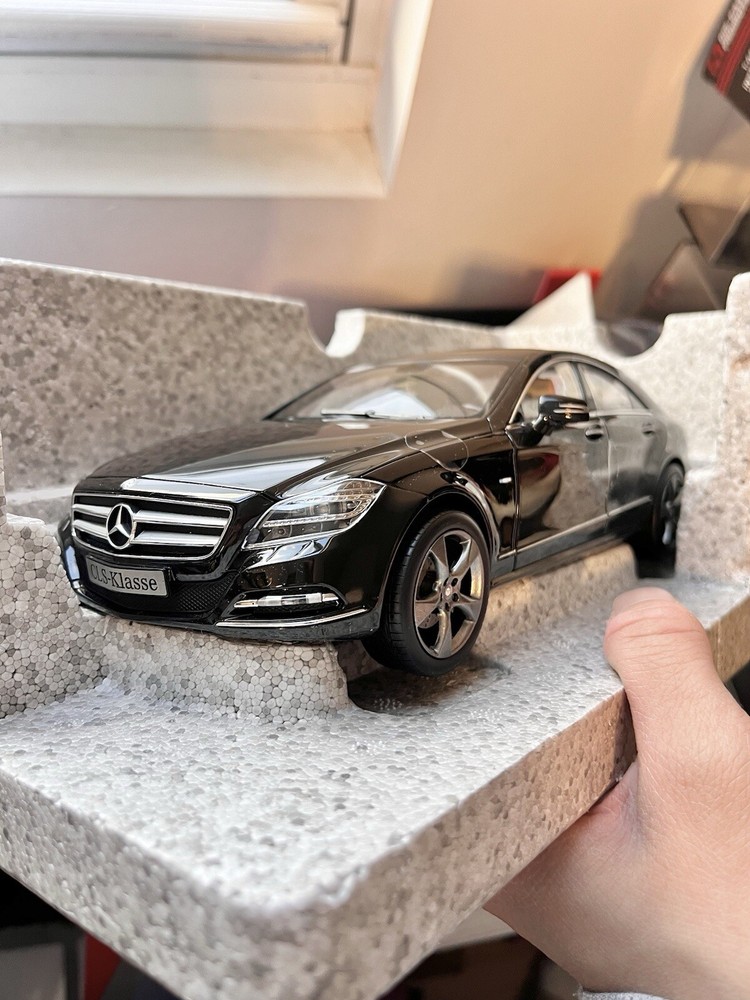 1:18 Scale Mercedes Benz CLS Black Diecast Model Car