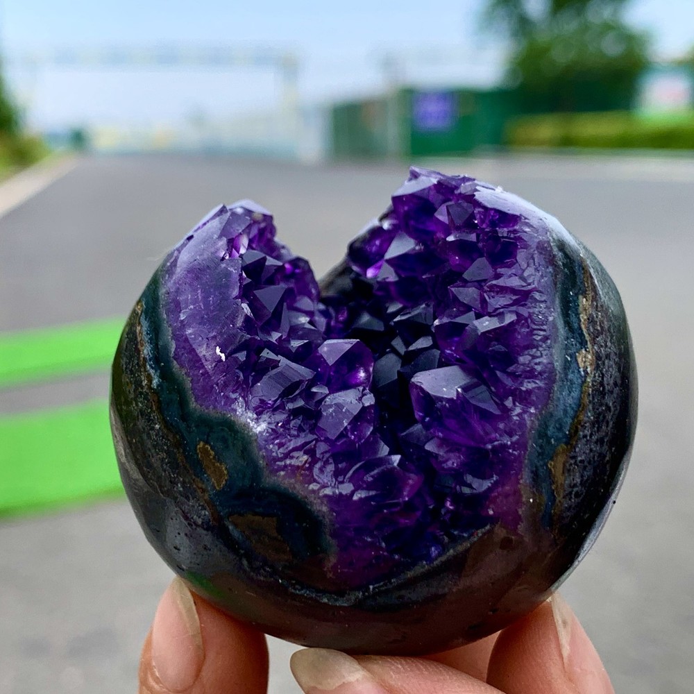 139G Natural Uruguayan Amethyst Quartz crystal open smile ball therapy