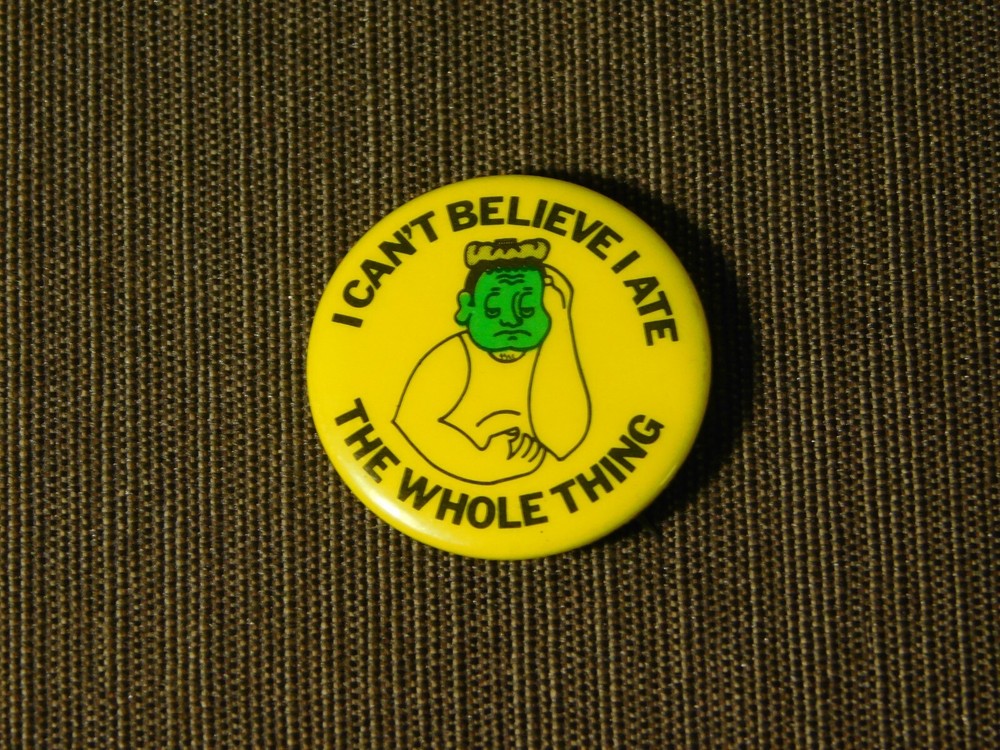 VINTAGE  1972 I CAN'T BELIEVE I ATE THE WHOLE THING PINBACK BUTTON