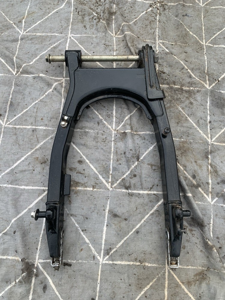 TRIUMPH T 100 BONNEVILLE SWINGARM + SPINDLE AND WHEEL ADJUSTERS