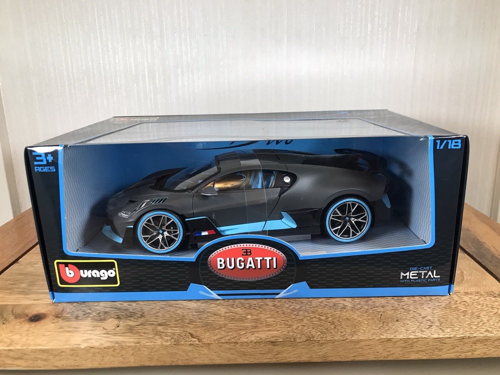 Burago 1:18 Diecast Model 18-11045 Bugatti Divo Grey/Blue Boxed Excellent