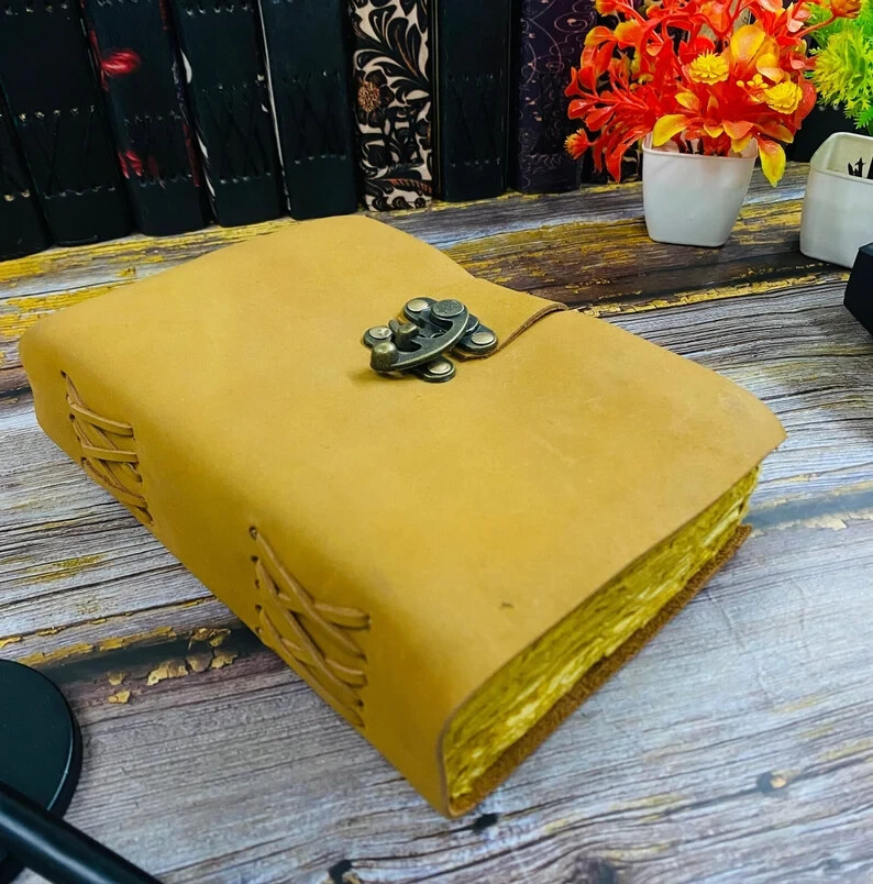 Handmade Leather Journal Notebook with 400 Pages for Sketching and Diary Writing