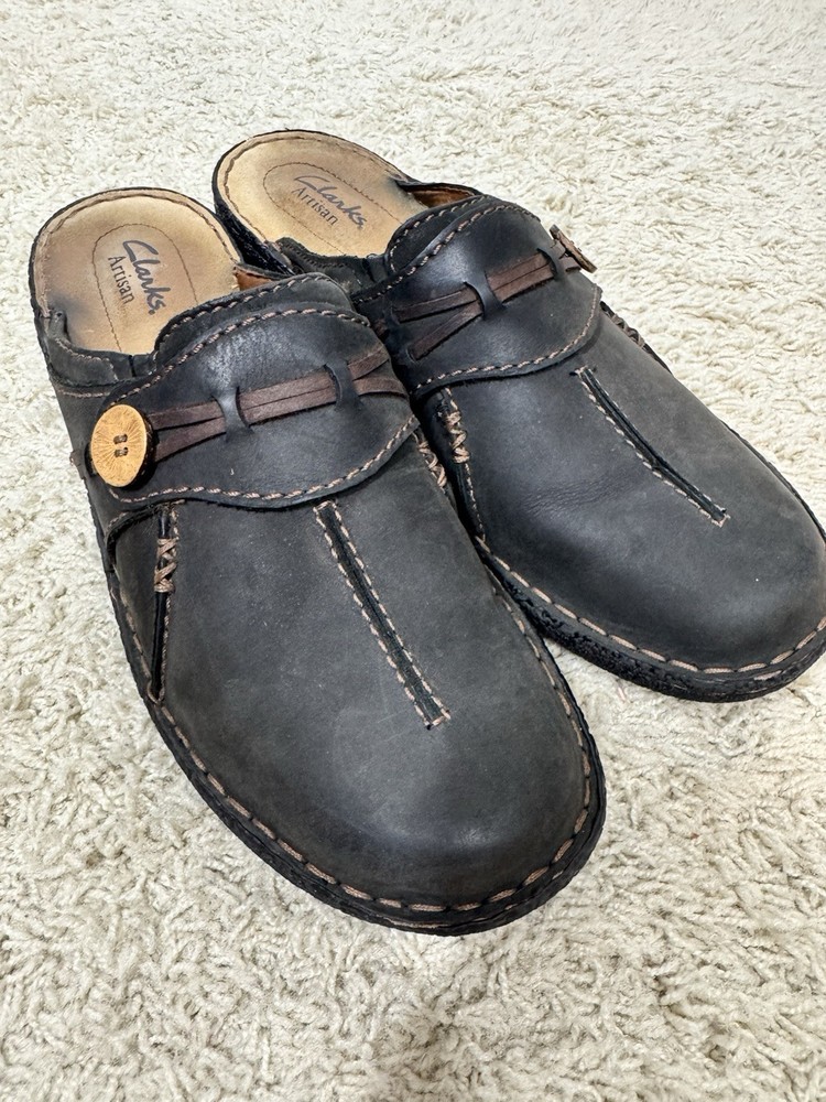 Clarks Artisan Mules Clogs Shoes Slip On Brown Nubuck Leather Sz 9 Button Accent