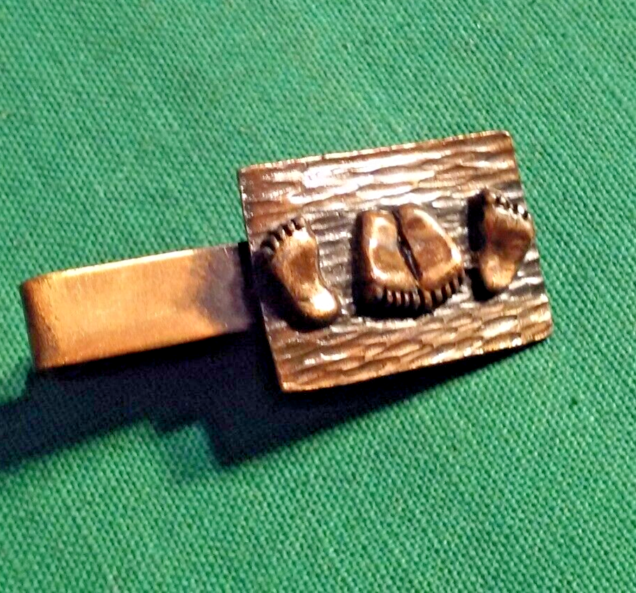 Vintage risqué copper-tone figural feet tie or lapel clip