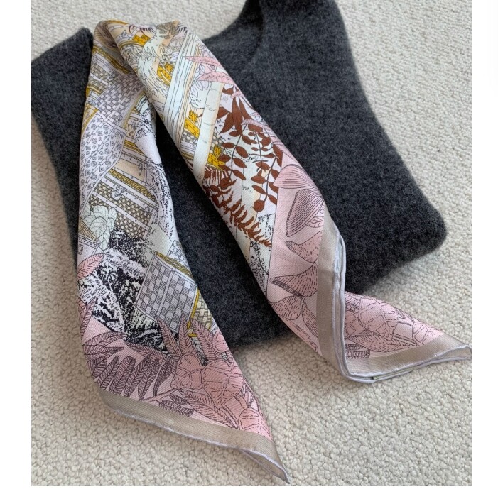 New Spring Boutique 100% Mulberry Sishiya Silk Print Scarf 25 Inches