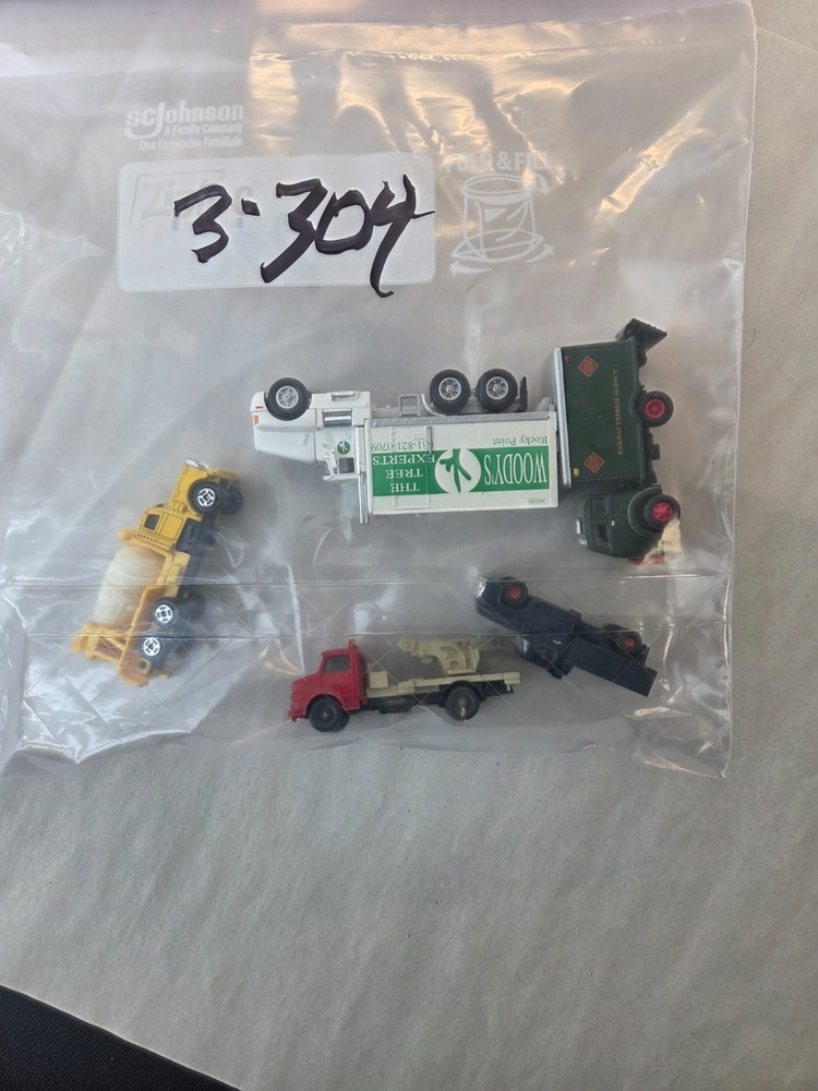 Grab Bag HO Scale Cars 5 Pieces Lot# 3-304