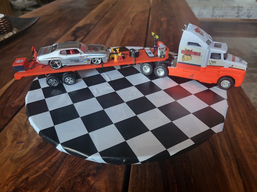 1/64 Semi Tractor&Jada Dub City Wave Bigtime Muscle 71 Pontiac GTO&Flat Trailer