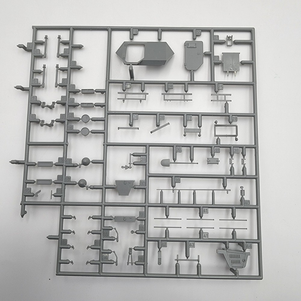 1/35 Dragon Sd.Kfz. 253 Leichter Beobachtungspanzer Incomplete Sprues 6140