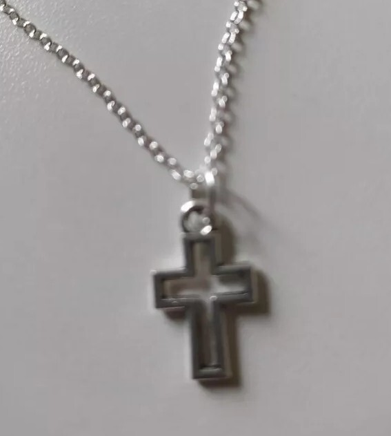 Silver Tone Cross On A silver Plated  Necklace Approx 18 Inches