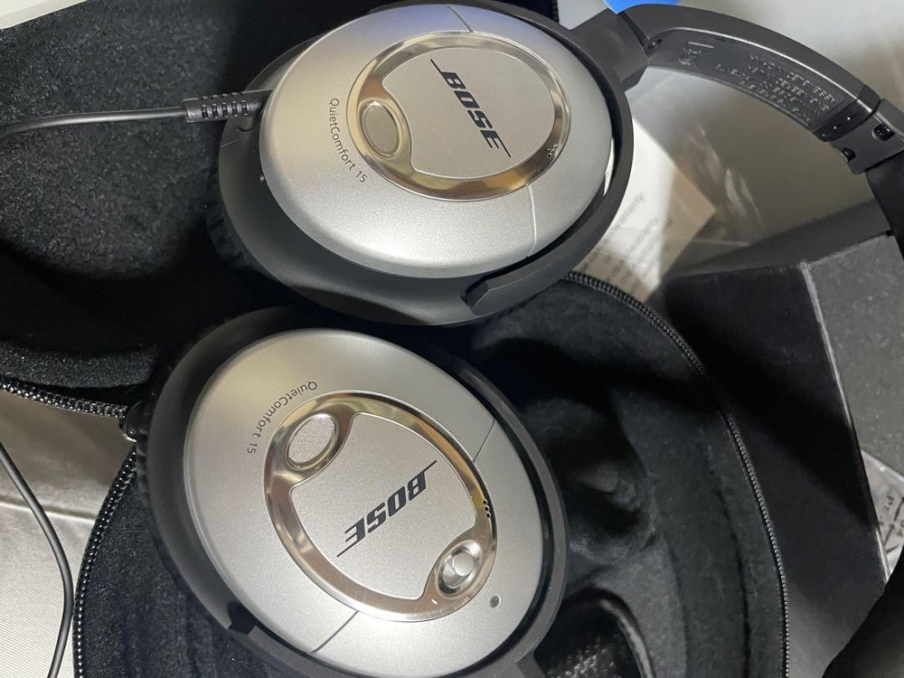 Bose QuietComfort 15 Noise-Cancelling Over-Ear Headphones for Superior Sound and Comfort