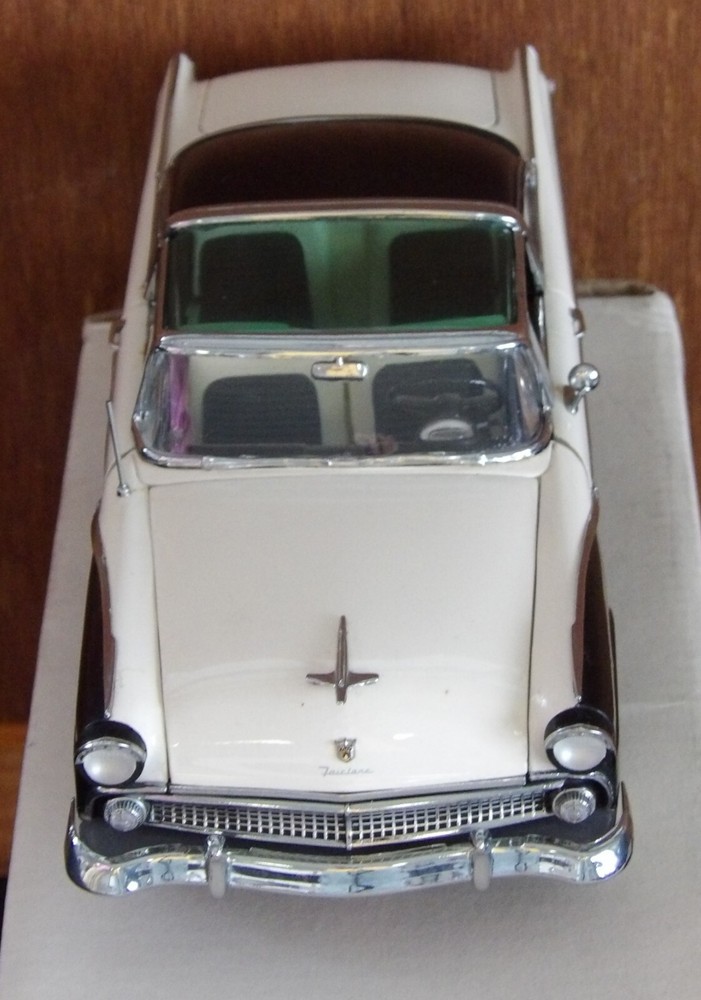 Danbury Mint 1955 Ford Fairlane Crown Victoria