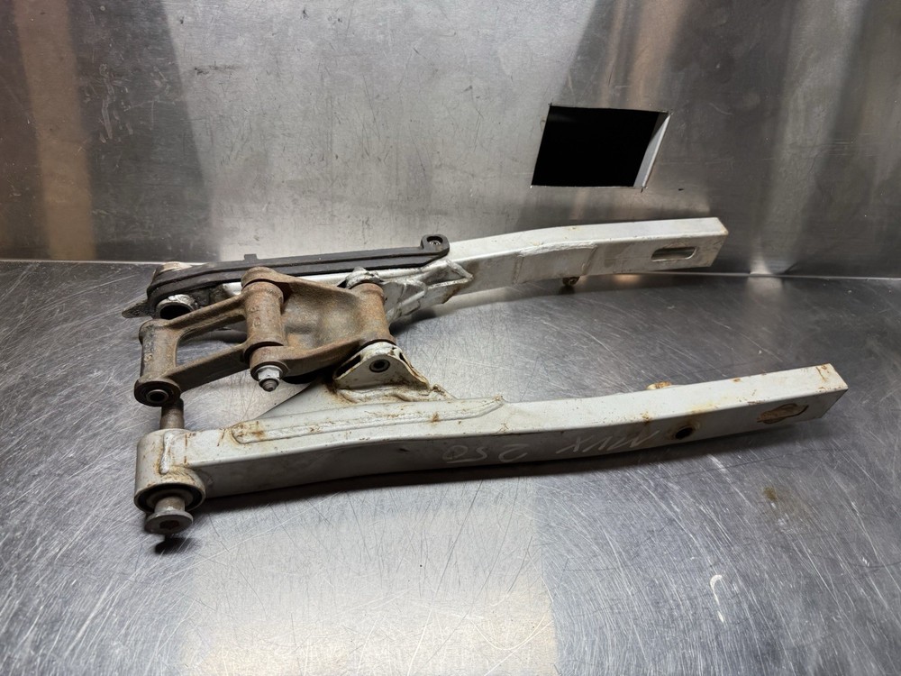 Honda MVX250 MVX 250 Swingarm swing arm Linkage Frame Knuckle OEM Genuine