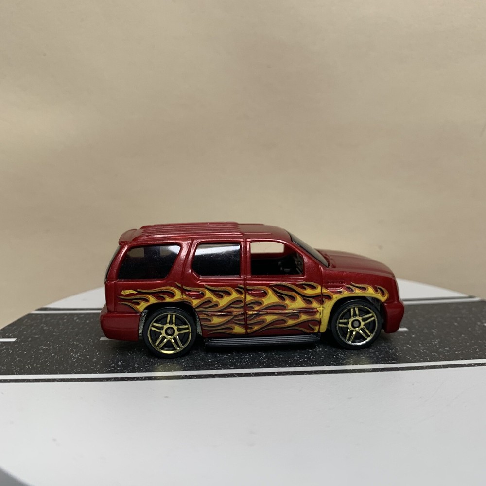 2010 Hot Wheels Hot Haulers ‘07 Cadillac Escalade SUV Red w/Flames & Gold PR5