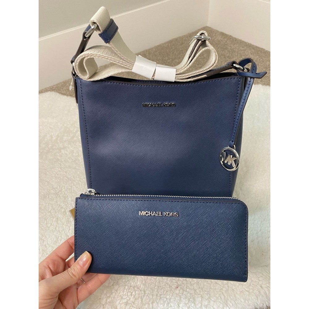 New Michael Kors Jet Set Purse and Wallet Set