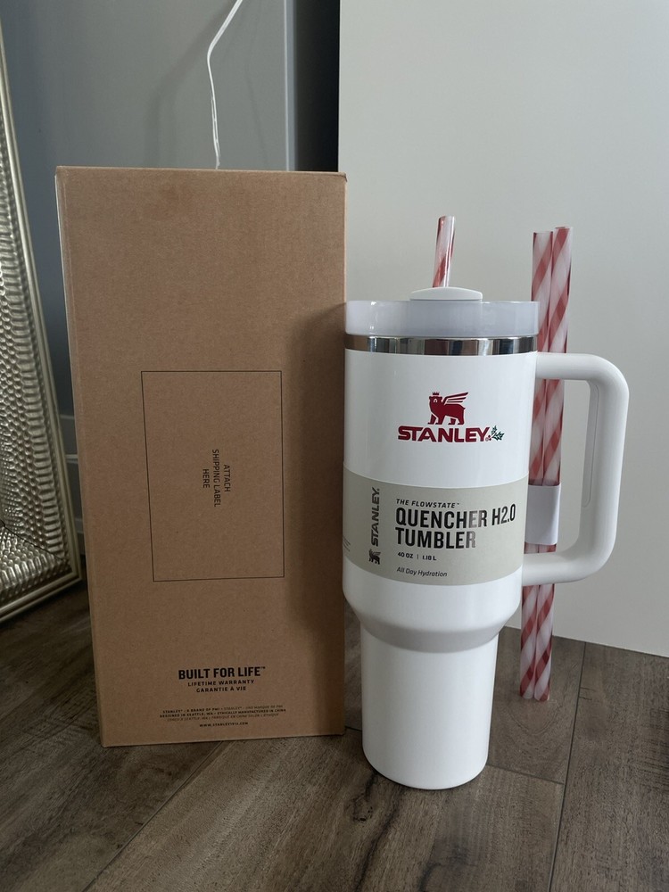 Stanley Mistletoe Twist Quencher Flowstate Tumbler 40OZ - CYBER MONDAY - IN HAND-image