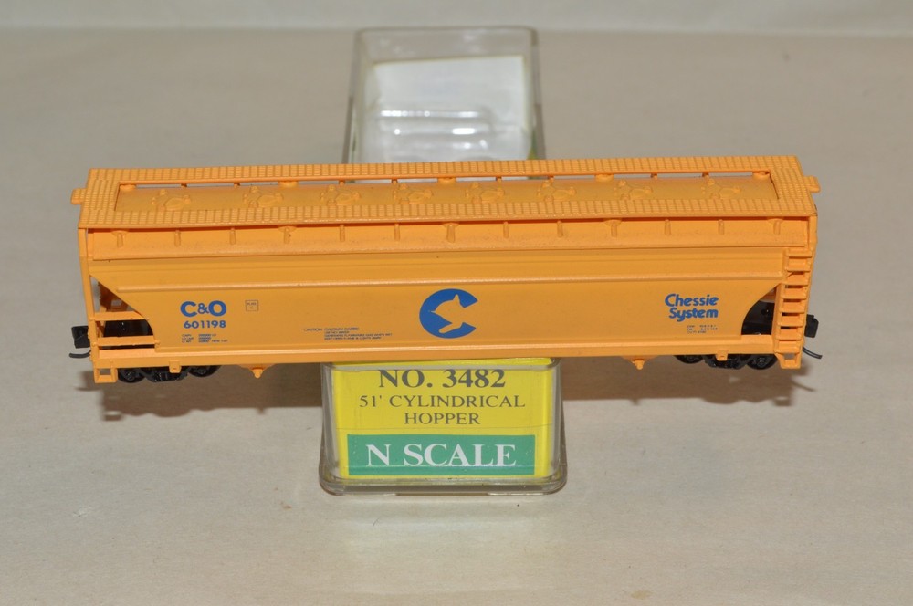 N scale Model Power Chessie System RR C&O ACF grain covered hopper car w/ MTL's
