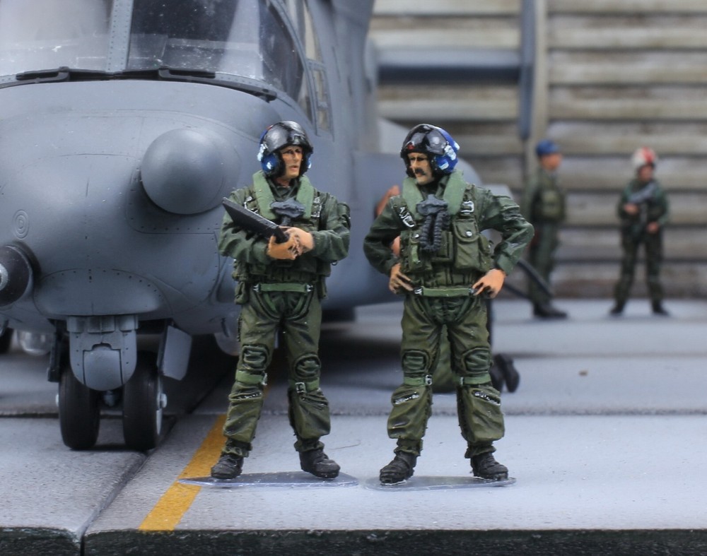PreSale ProPainted 1:48 Modern USAF Fighter Pilots Set - F18 F14 F22 F35 F15-image