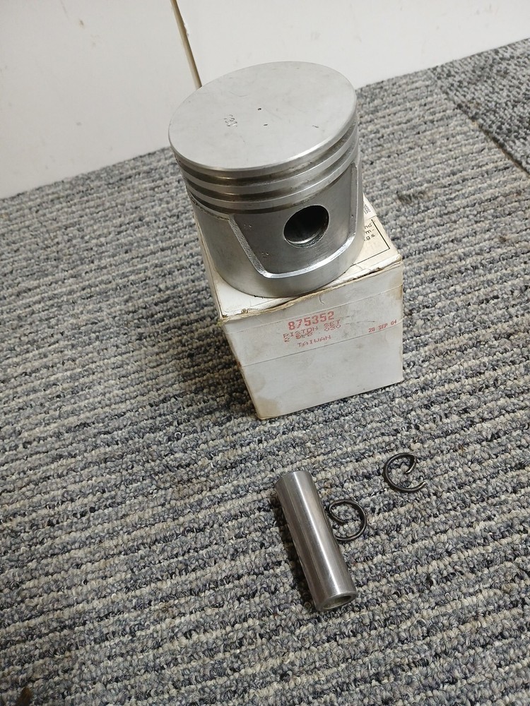 Vintage Cushman Scooter 4hp Husky Engine 2-5/8