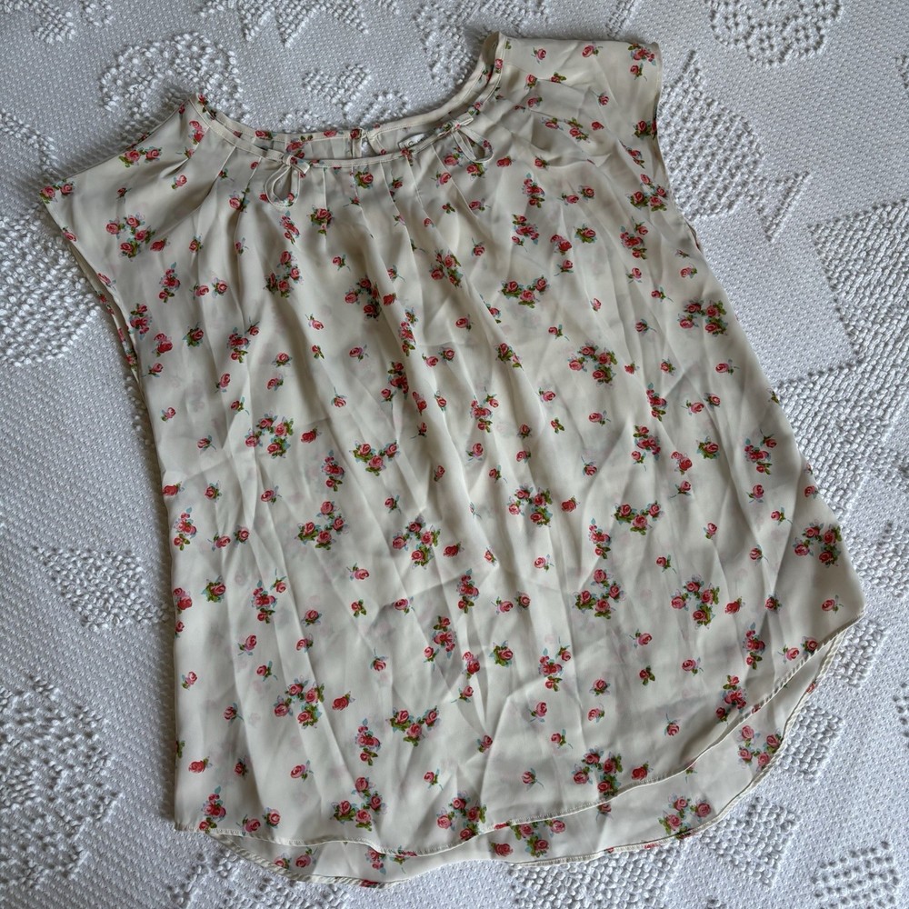 Lauren Conrad women’s size medium ivory floral cap sleeve blouse with bow detail