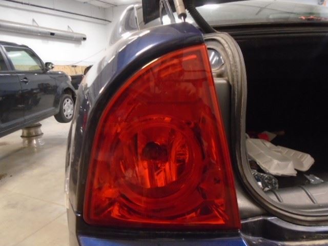Driver Tail Light with Red Lens for 08-12 Malibu 2011266 Quarter Panel Mount