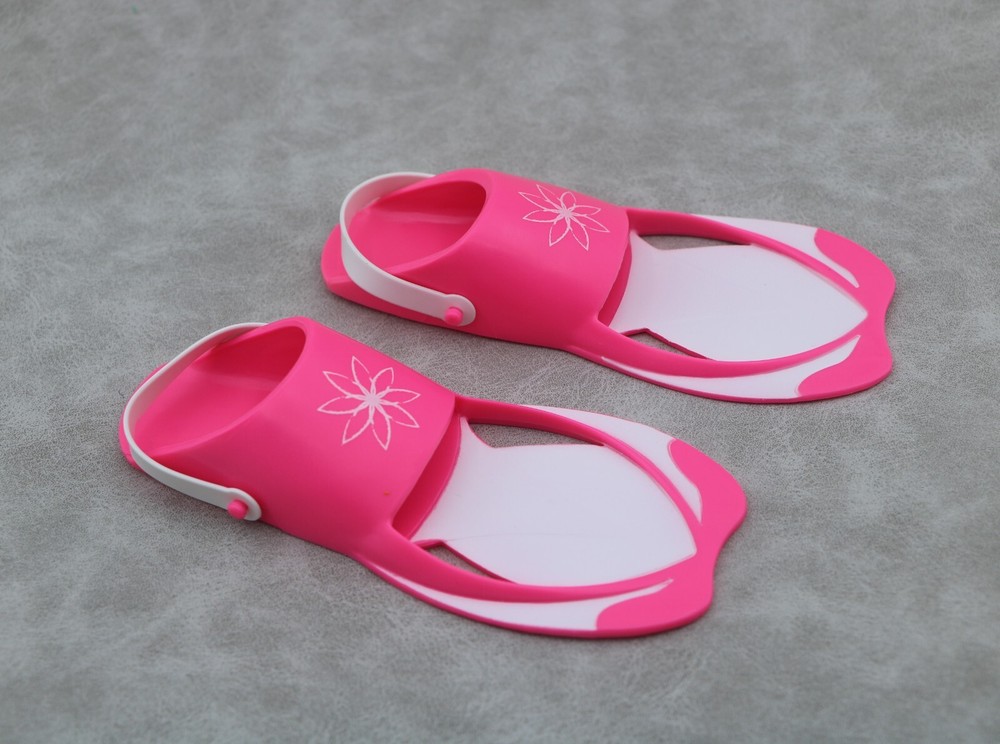 American Girl LEA CLARK Lea's Beach Accessories Fin Flippers for 18'' doll