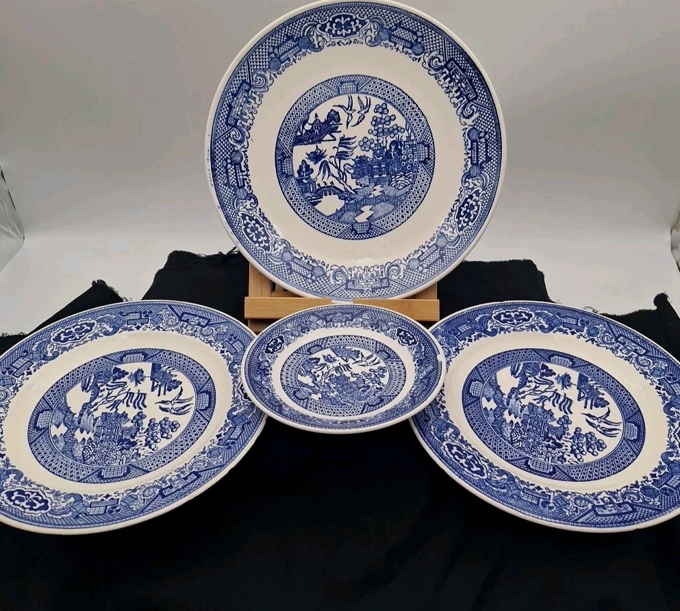 Vtg Lot Of 4 Blue Willow Patterned  3 Dinner Plates & Saucer Chinese Inspired