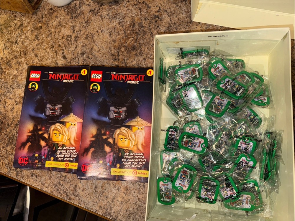 2017 Lego Ninjago Movie #1 DC Target Comic Book 100 Ashcan’s Dog tag Keychain T1