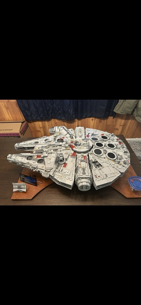 LEGO Star Wars: Millennium Falcon (75192) Complete With Box & Minifigures Nice