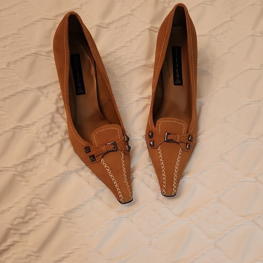 Sz10 Steve Madden Tan Suede Slides  Pointed Toe Studded Bow Contrast Stitch