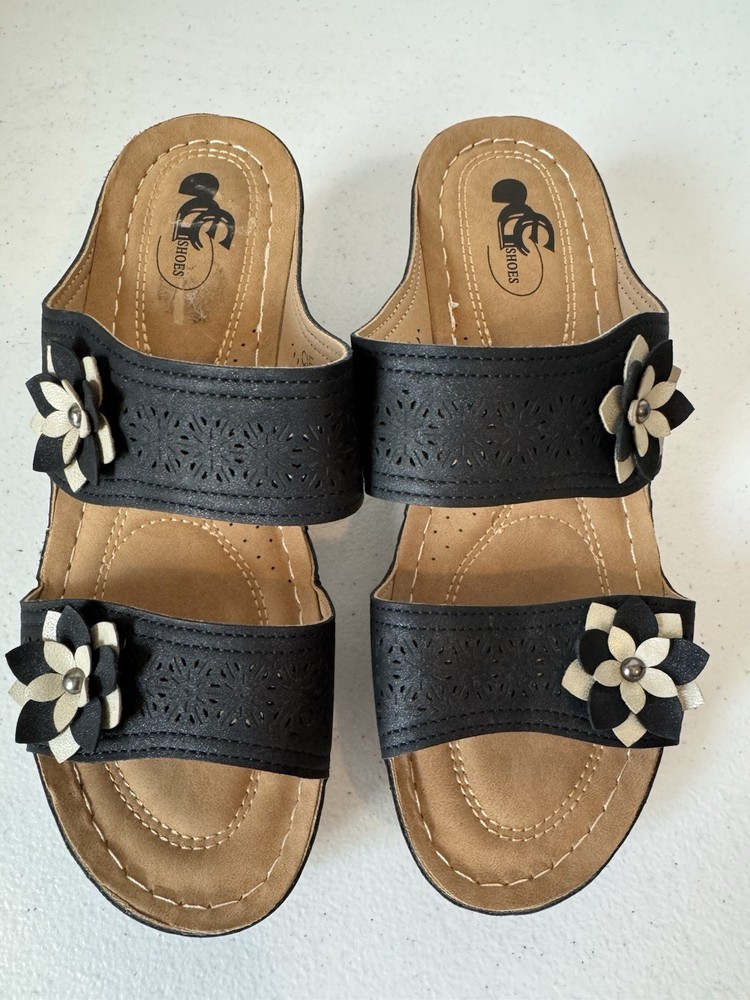 Women’s CG Cie Wedge Size 10W Black/Gold Summer Must Have